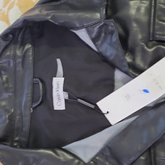 Faux leather button-up dress - Picture 2 of 7